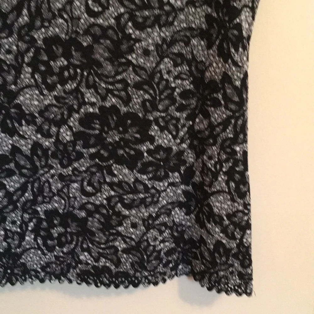 Pretty black lace sleeveless top, size XL - Picture 15 of 16